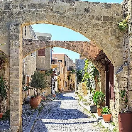 Salty Sun 1 Kremastí